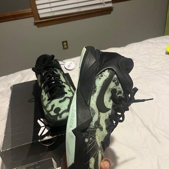 Nike Kobe 7 Poison Dart Frog - Picture 4 of 9